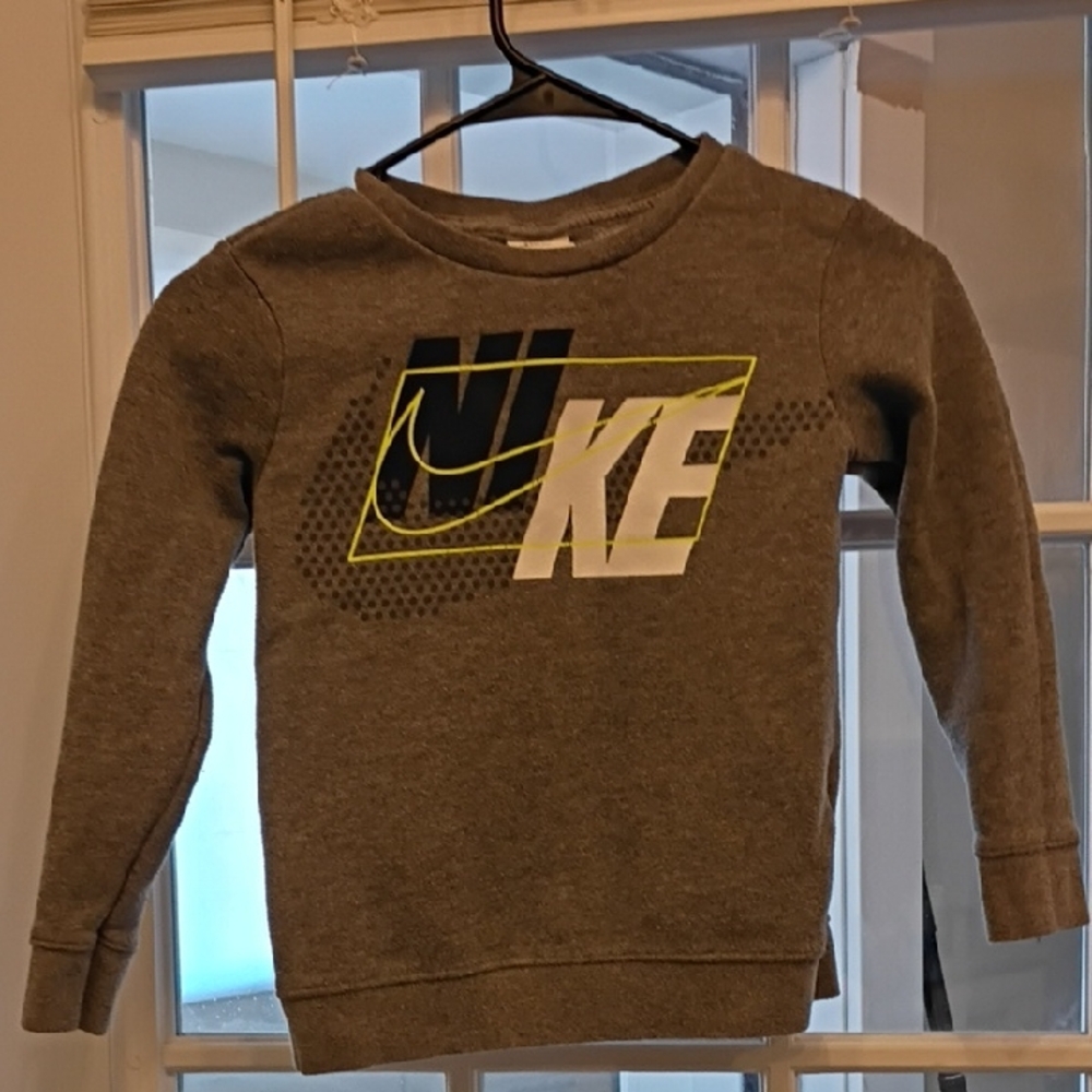 Nike Heather Gray Sweatshirt with Graphic Logo